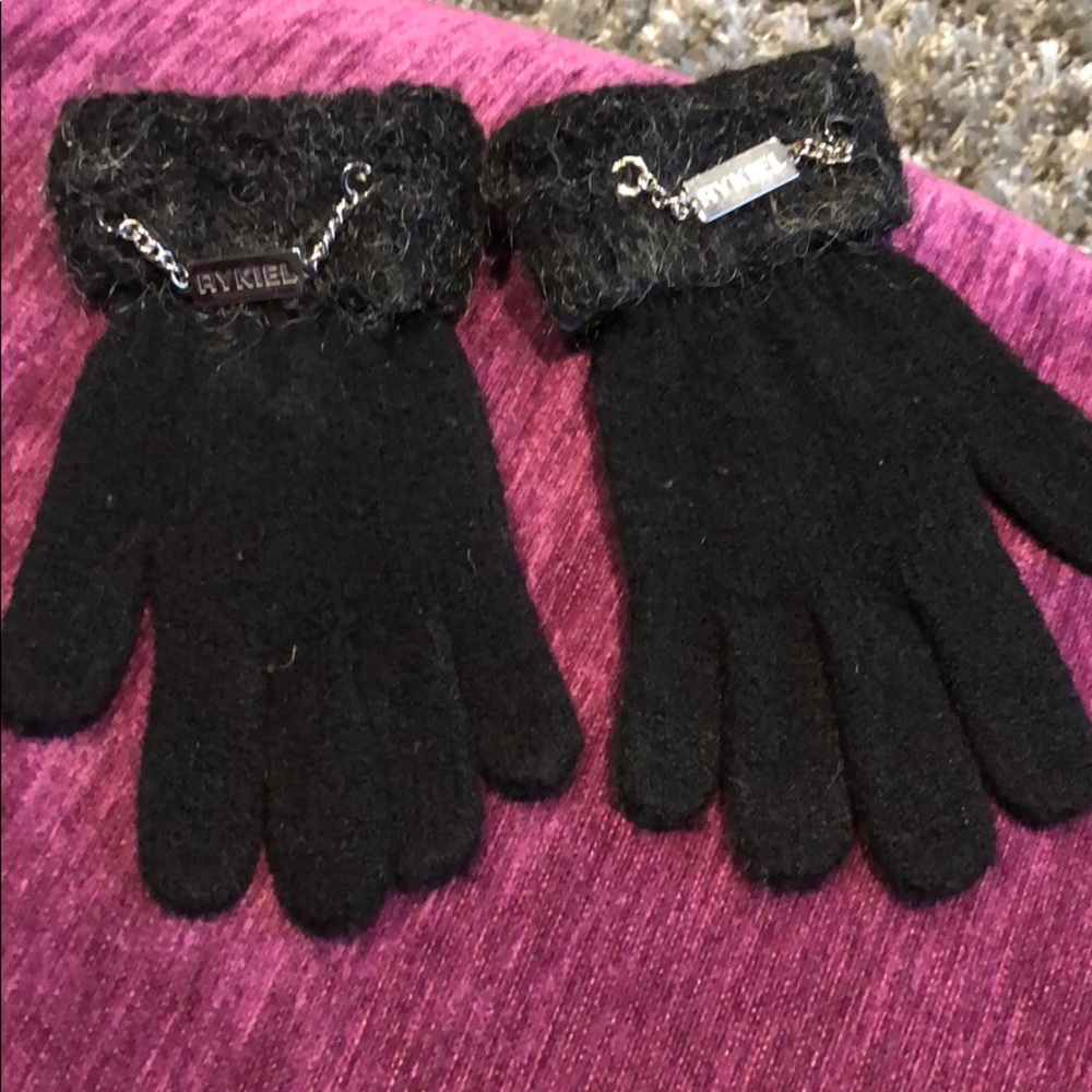 Gloves